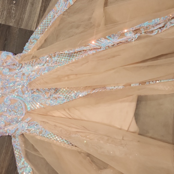 STUNNING SIZE 17 PEAR COUTURE SEQUIN DRESS - Picture 2 of 9